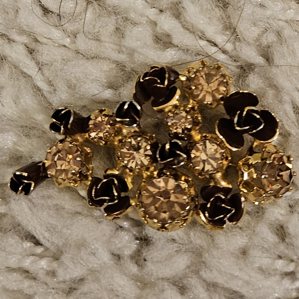 Elegant Gold Floral Brooch with Champagne Rhinestones